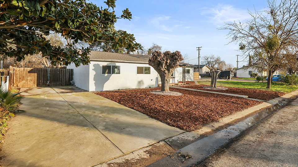 32126 N Floral,  Visalia, CA