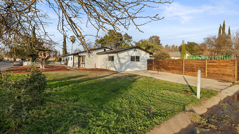 32126 N Floral,  Visalia, CA