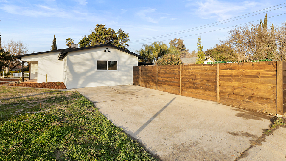 32126 N Floral,  Visalia, CA