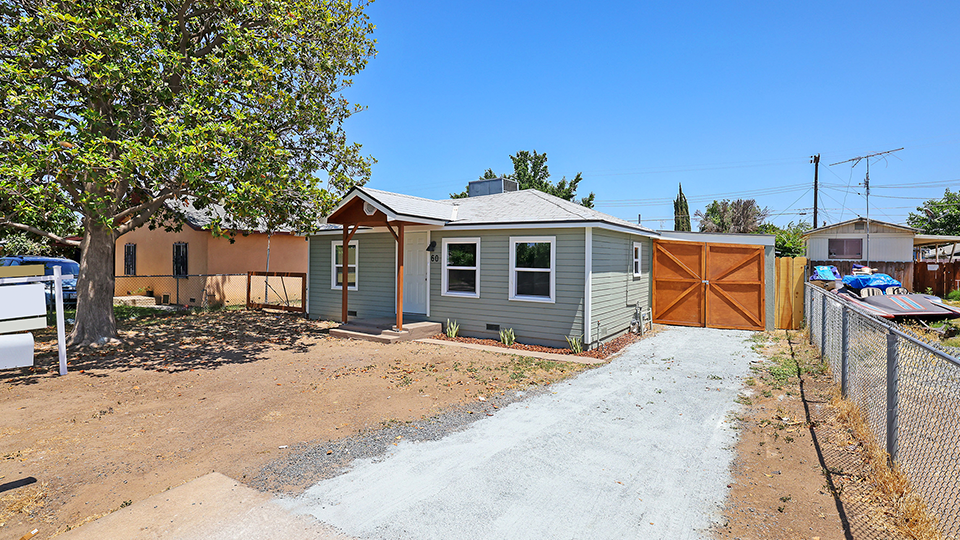 60 N Dameron St,  Porterville, CA