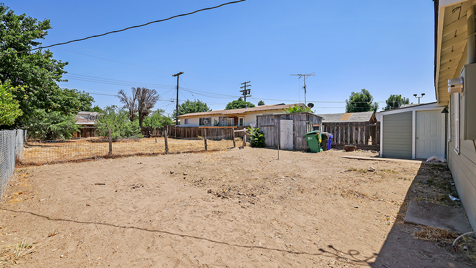 60 N Dameron St,  Porterville, CA