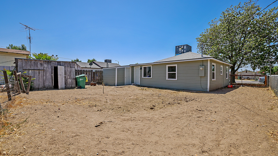 60 N Dameron St,  Porterville, CA