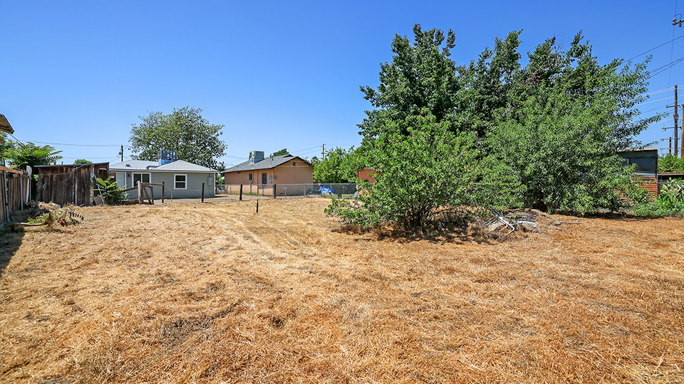 60 N Dameron St,  Porterville, CA