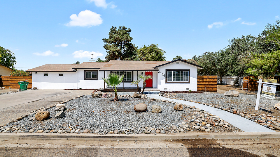 2536 W Crescent Dr, Tulare, CA