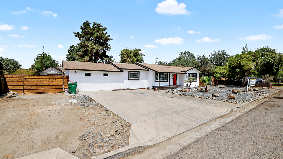 2536 W Crescent Dr, Tulare, CA