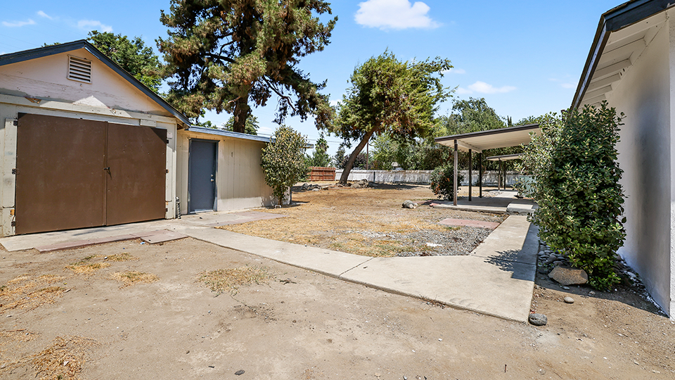 2536 W Crescent Dr, Tulare, CA