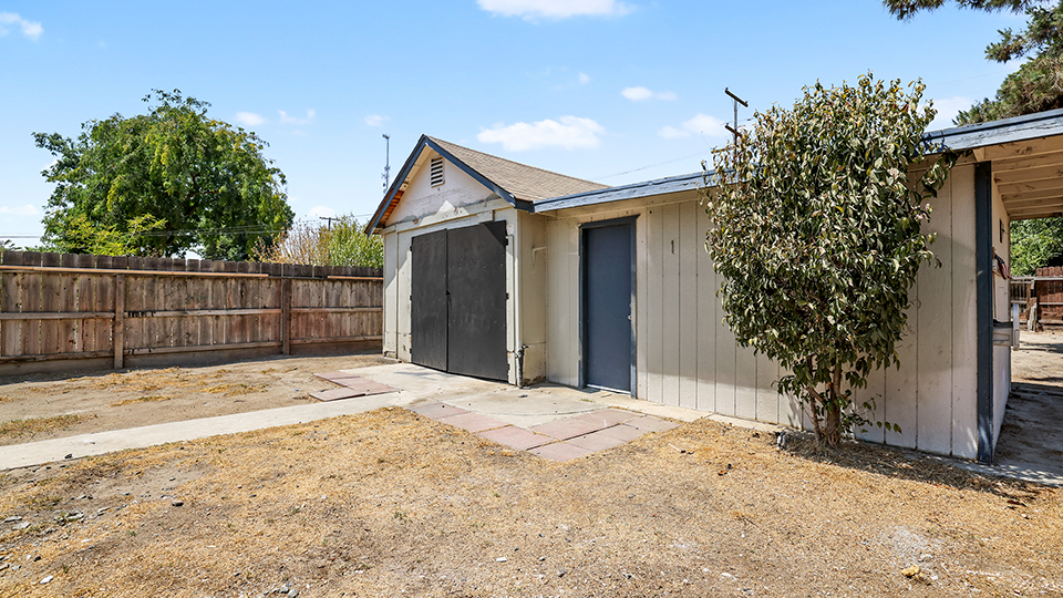 2536 W Crescent Dr, Tulare, CA