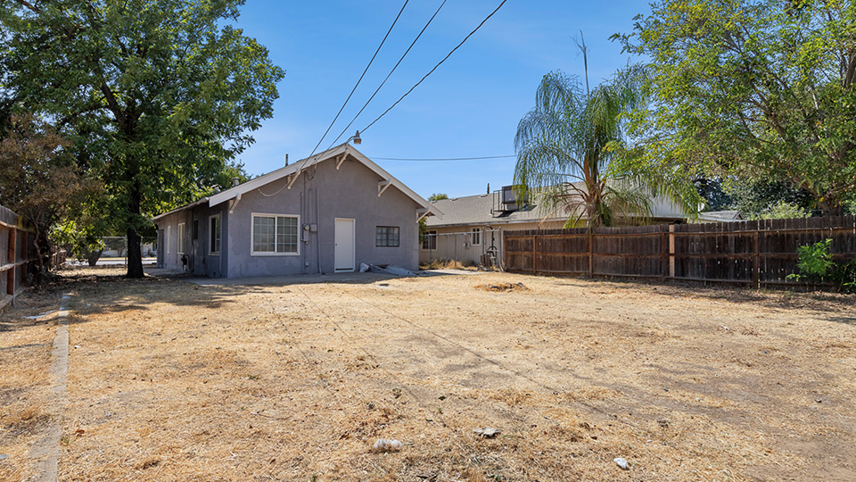 421 S A St,  Madera, CA