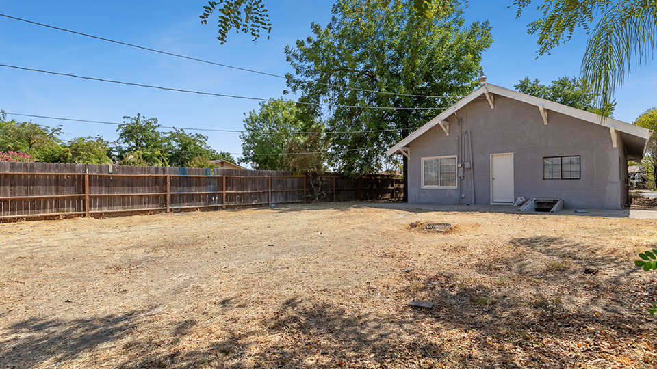 421 S A St,  Madera, CA